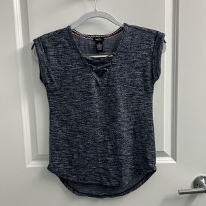 Rue 21 juniors size extra small blue heathered shirt